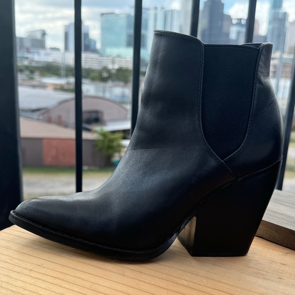 BP 'Lex-Lea' black leather pointed toe block heel boot, Sz. 8 - Picture 3 of 11